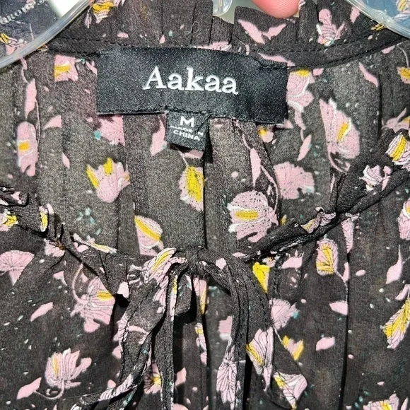 Aakaa Ladies Black and Purple Flower Blouse Size Medium - Picture 3 of 5